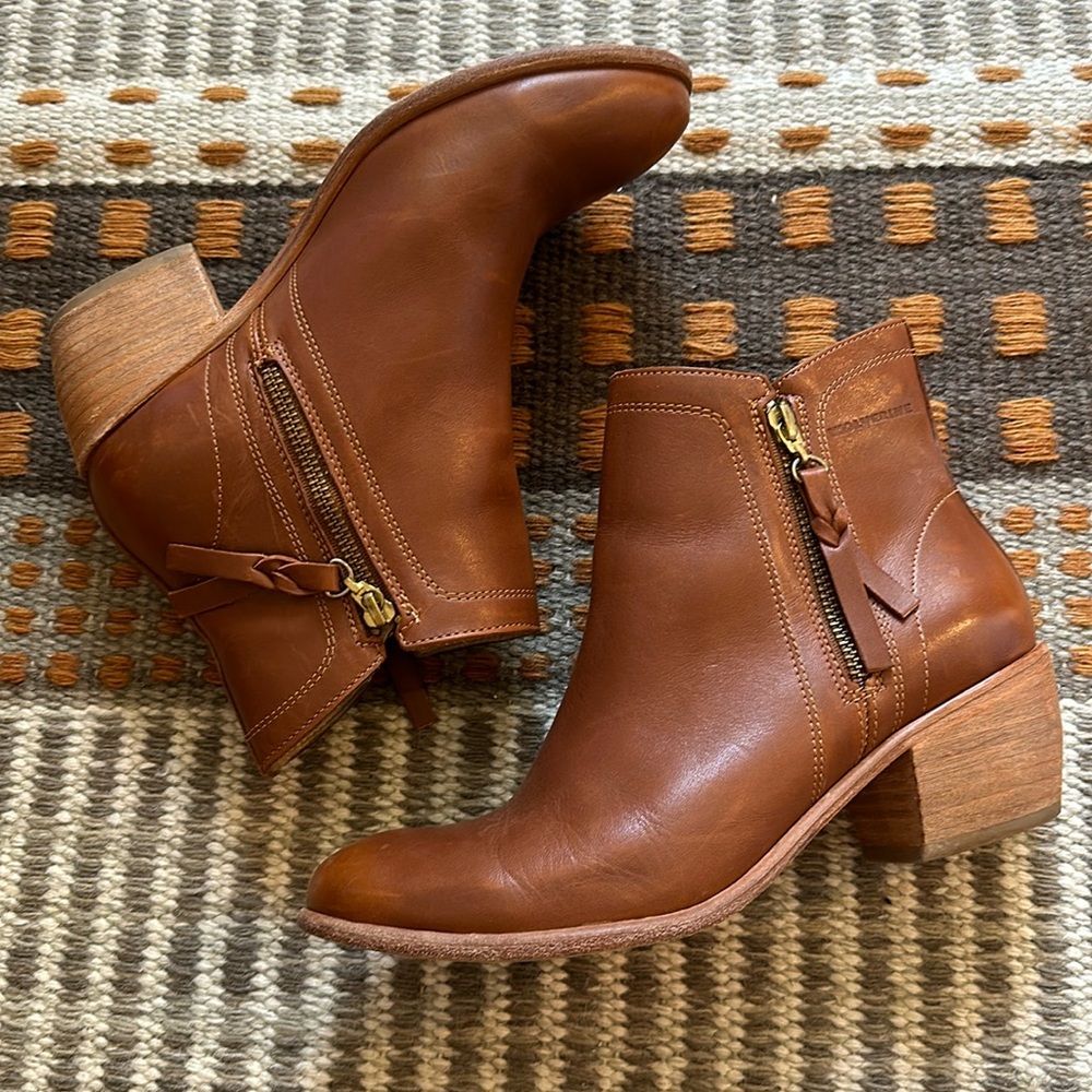 1883 Wolverine Ella boots with double side zips stacked heel Tan Cognac Leather